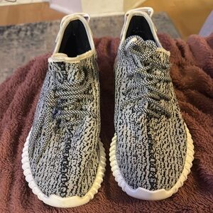 Adidas Yeezy Boost 350 V2 Zebra Sneakers